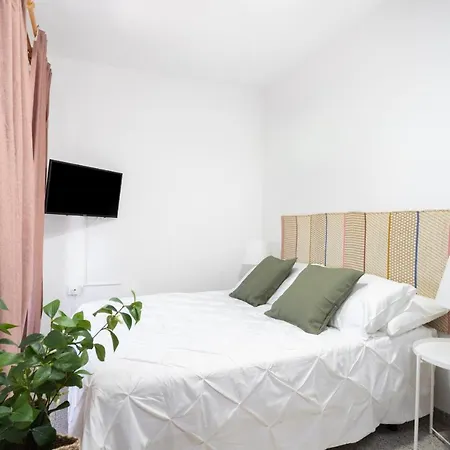 Eden 106 Surfy Stylish Bed&coffee Guest house